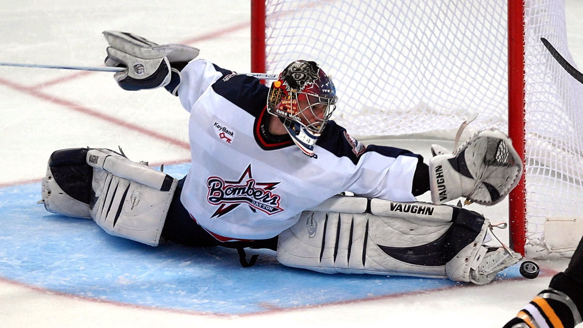 曼联加强边中结合构建立体攻击体系